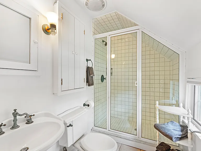 57 Osborne Ln — Photo 12