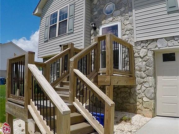 3rd image of 104 Eagles Nest Ln