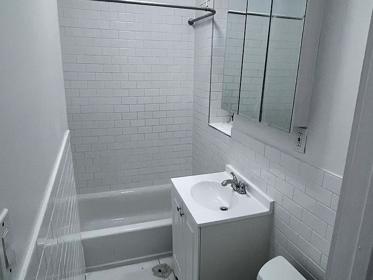 25-27 Steinway St #3R — Photo 4