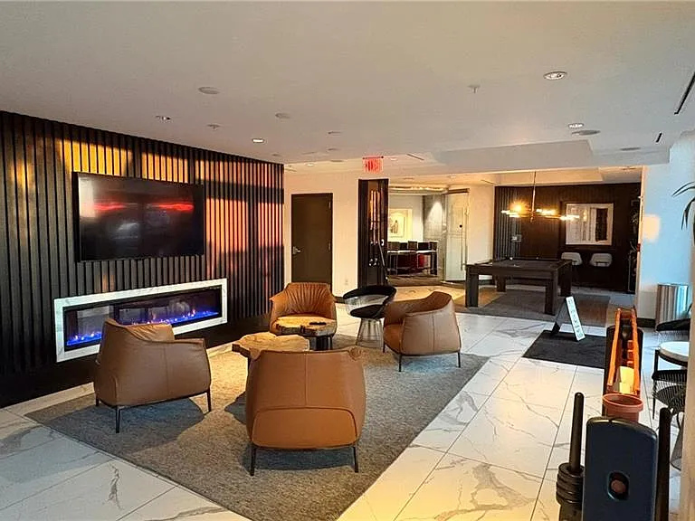 400 W Peachtree St NW #2905 — Photo 33