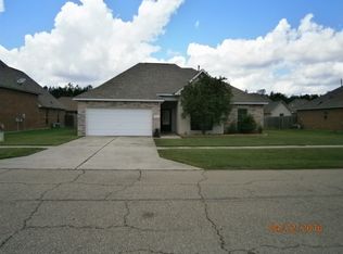 12787 Diamond Lake Dr, Walker, LA 70785