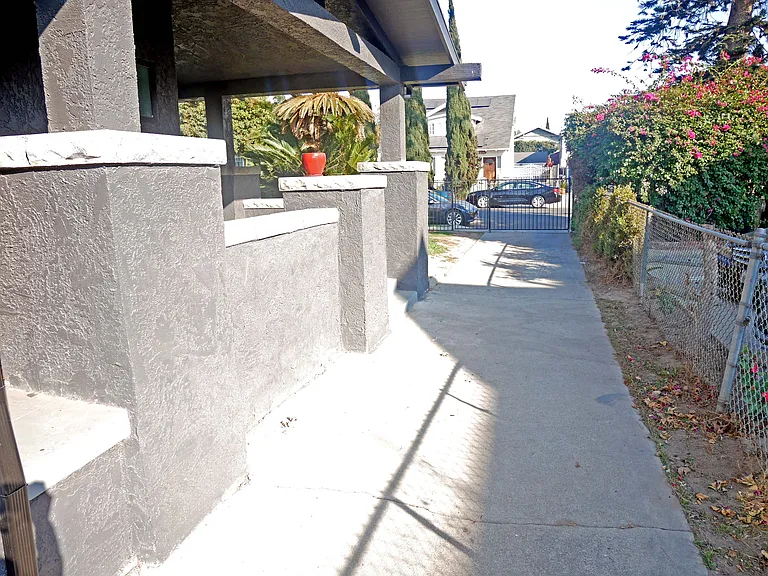 2215 8th Ave — Photo 30