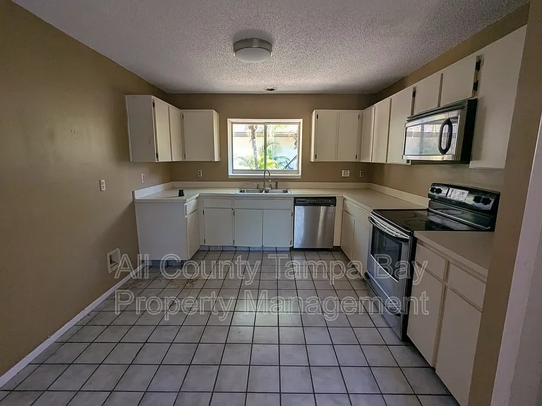 10914 Landon Ln — Photo 6