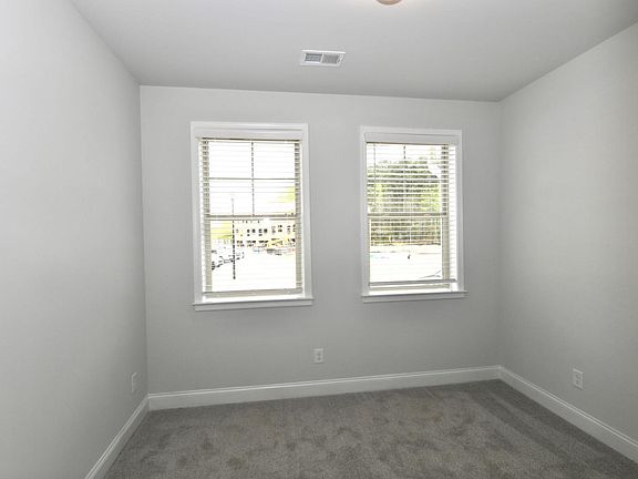 4th image of 572 Amarante Cir