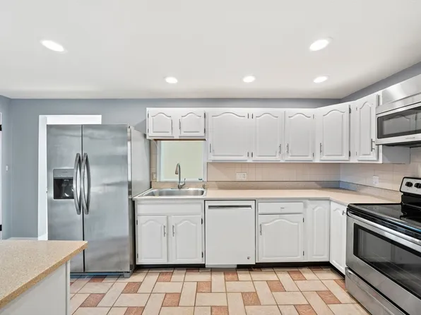 7 Dorchester St APT 3, Quincy, MA 02171