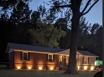 1910 Conway Dr — Photo 2