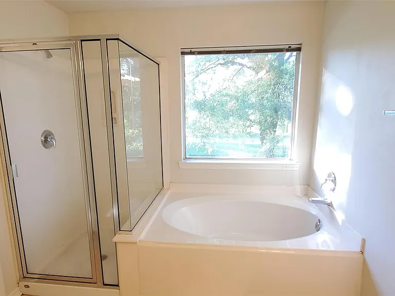 13043 Peppergate Ln — Photo 12