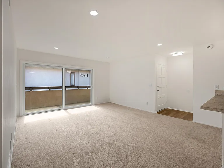 2521 W Sunflower Ave #R8 — Photo 14