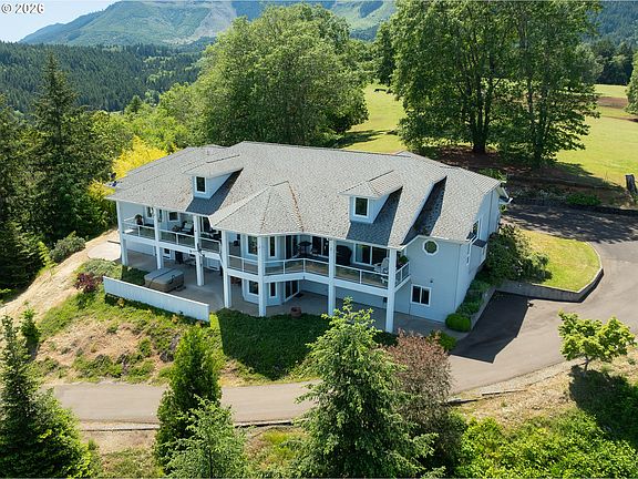 3rd image of 462 Lillian Ln