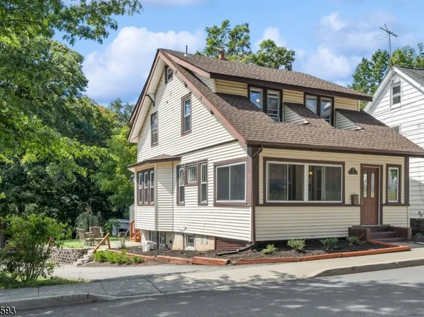 61 Academy St, Rockaway Boro, NJ 07866
