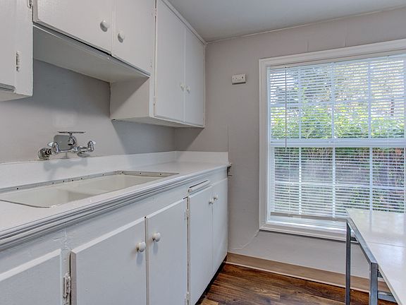 3rd image of 2716 SW Custer St #7