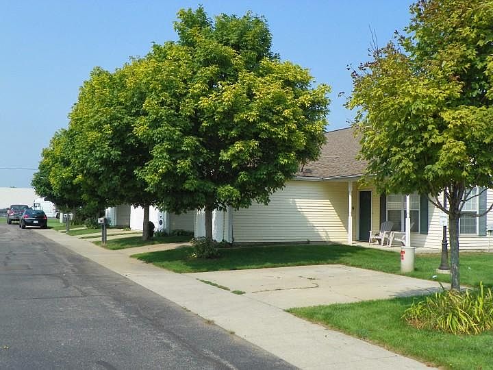2nd image of 1880 Maplewood Square Ct SE