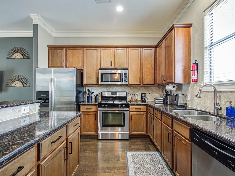 4001 Dallas St #A — Photo 9