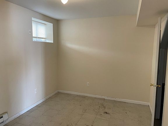 4th image of 3 Mann Ave #1