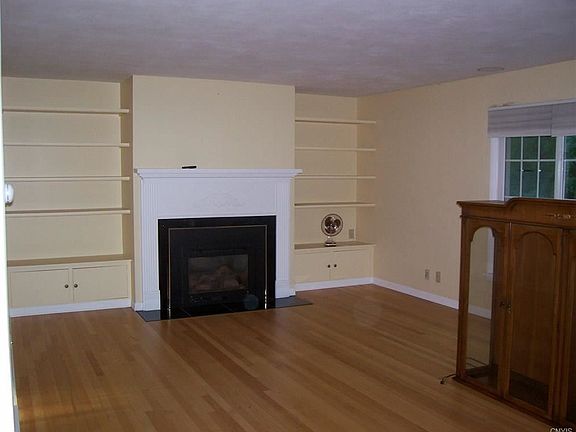 3rd image of 47 Lynacres Blvd