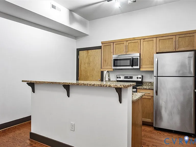 306 E Grace St #204 — Photo 9