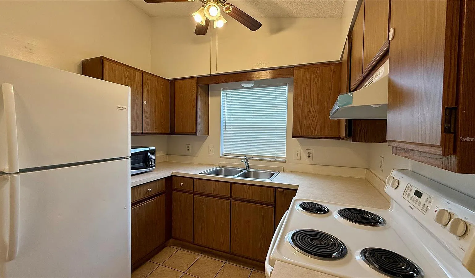 2 bed, 1.0 bath, 945 sqft, $1,400 — Photo 3