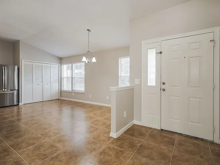 2013 Saint Martins Dr W — Photo 7