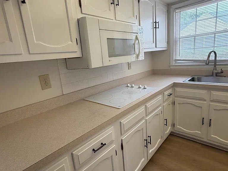 493B Somerset Ln — Photo 7