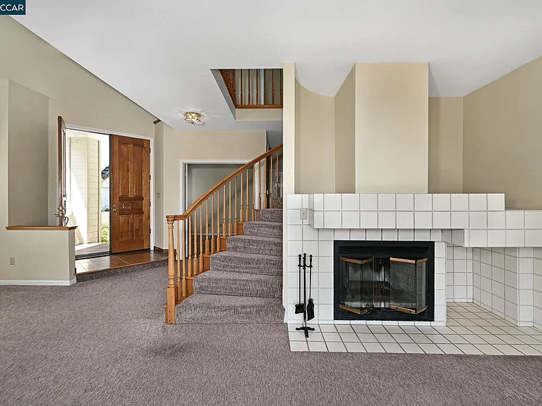 1319 Strawberry Ct — Photo 4