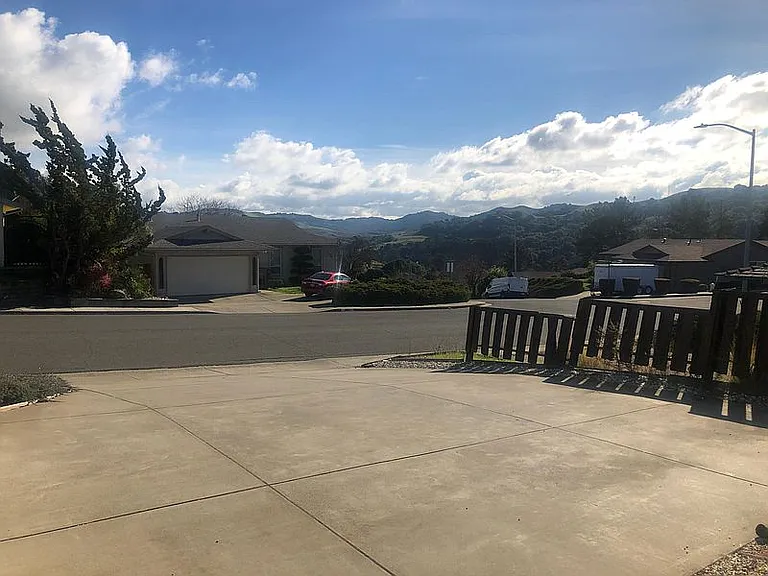 2609 Silvercrest St — Photo 2