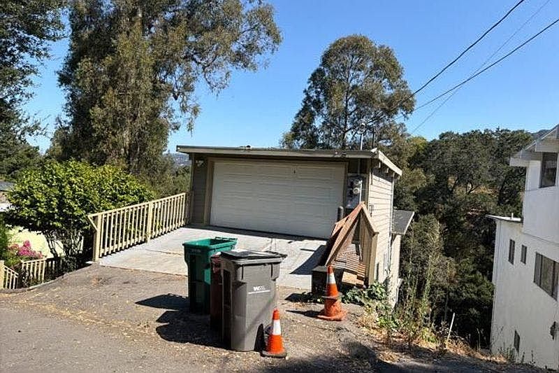 2nd image of 2LIEN-6208 Oakdale Ave