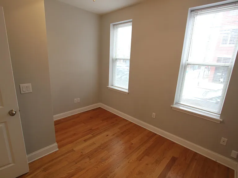 1609 Bainbridge St #1 — Photo 4