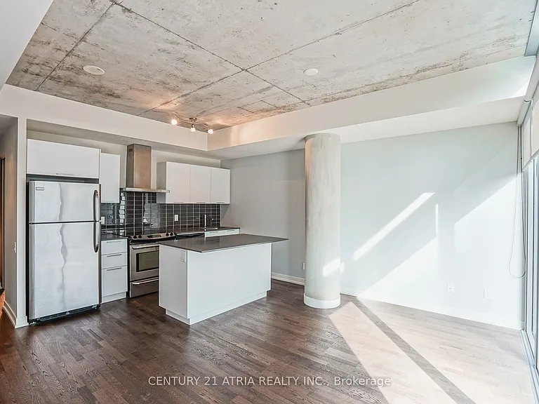 650 King St W #311 — Photo 13