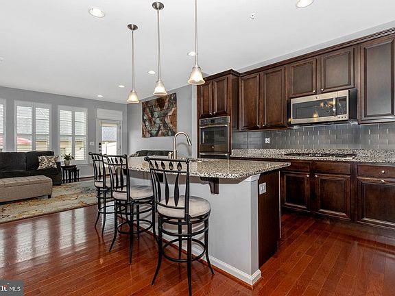 5th image of 3040 Palatine Dr