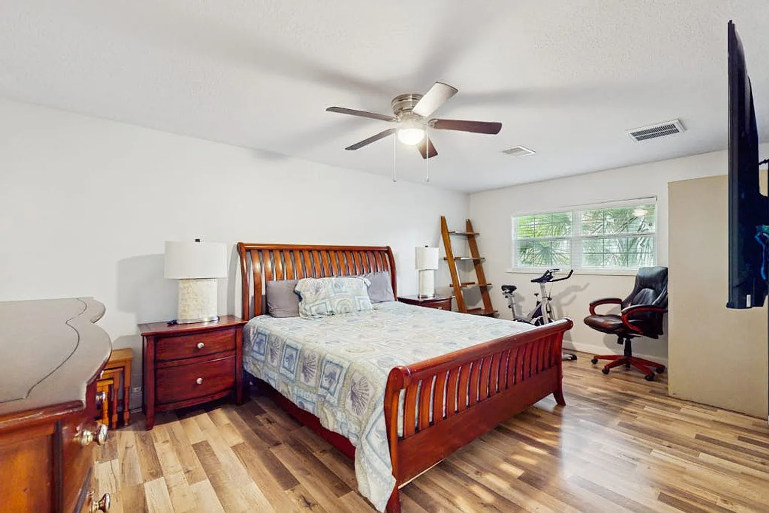 3 bed, 2.0 bath, 1539 sqft, $6,385 — Photo 4