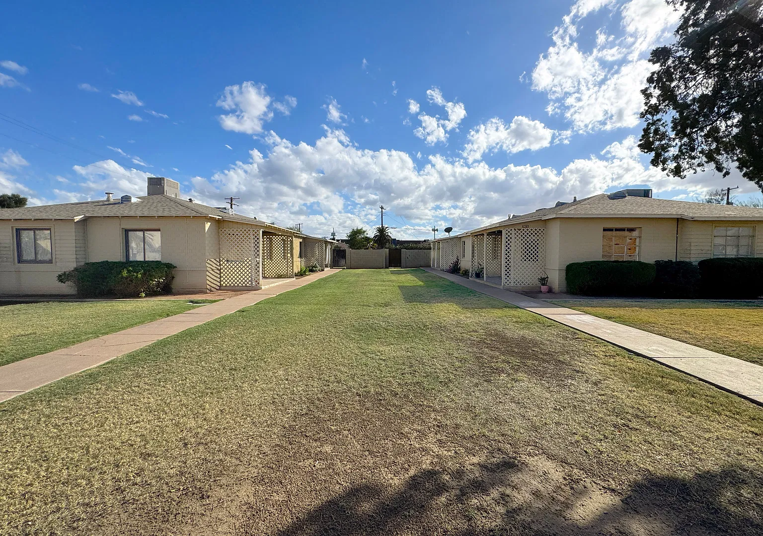 2Bed/1Bath Ground Floor Apt at 19th Ave/Osborn Rd! Ready for Immediate Move-In! — Photo 4