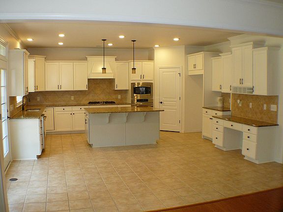 4th image of 9912 Silverling Dr