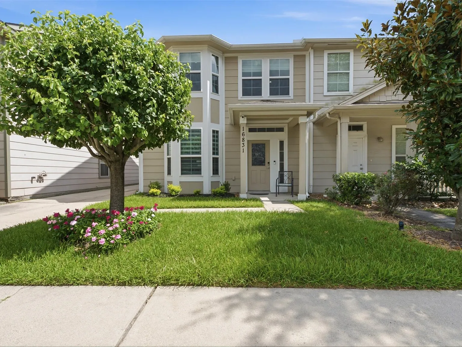 3 bed, 2.5 bath, 1562 sqft, $1,850 — Photo 1