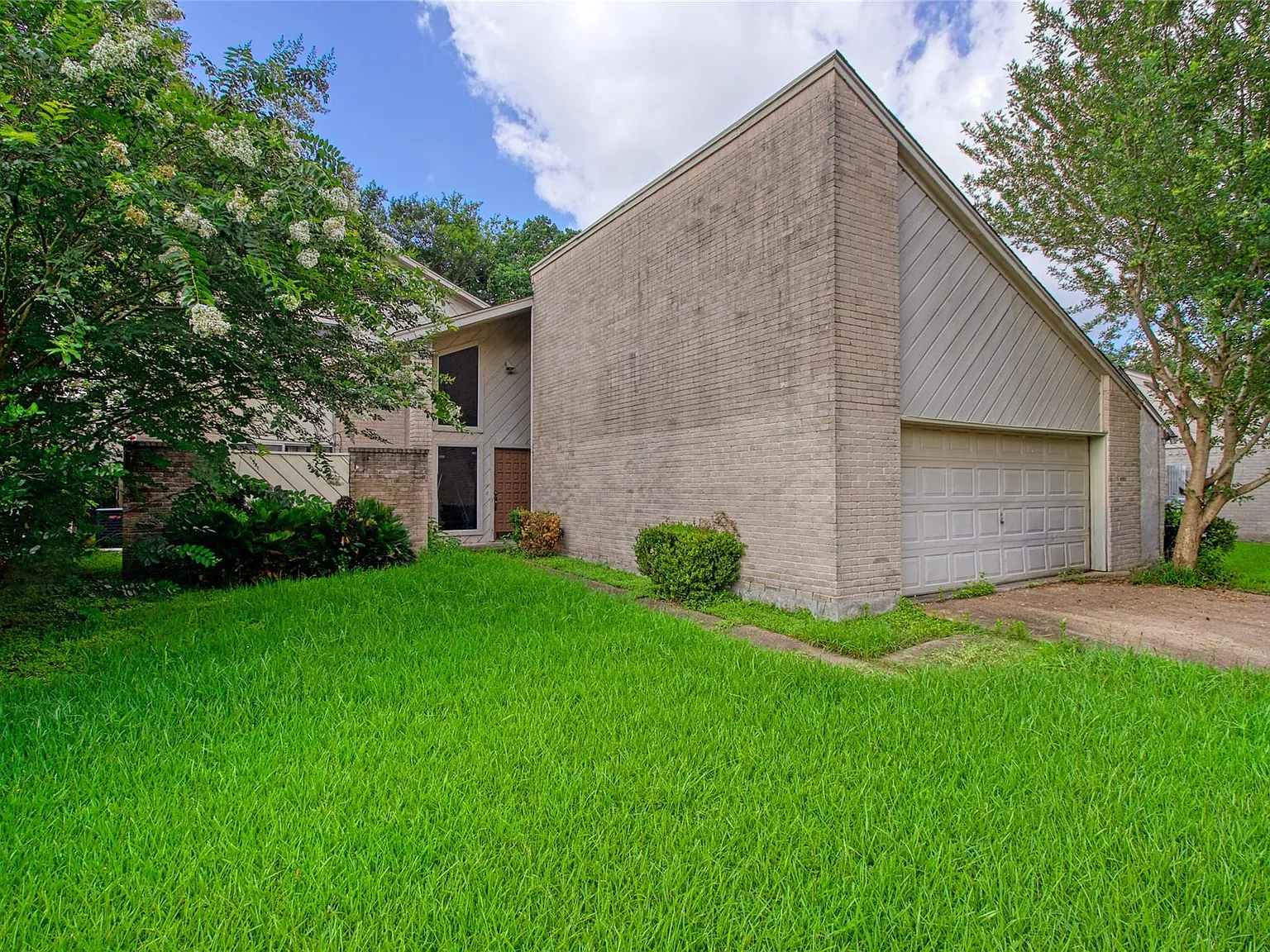 3 bed, 2.5 bath, 2461 sqft, $1,950 — Photo 2