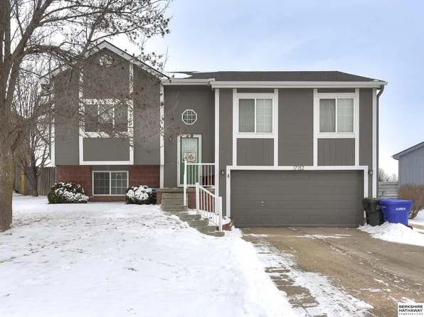 17152 Manderson St, Omaha, NE 68116