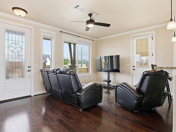 4th image of 1185 Springdale Rd