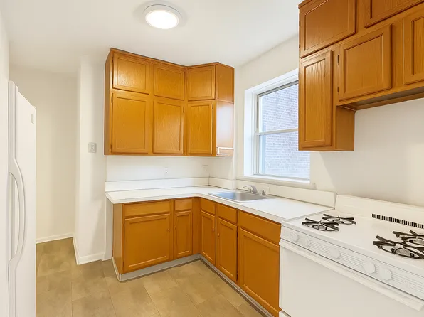 915 East 17th Street image 4 of 15