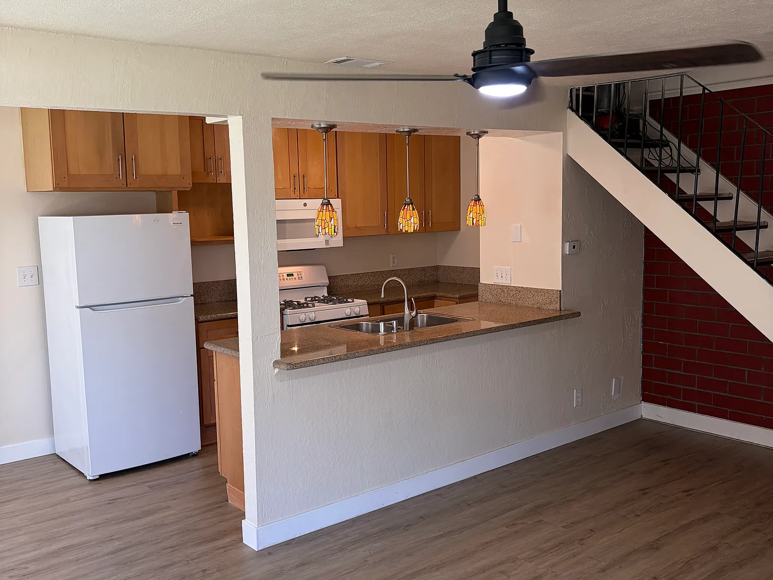 2 bed, 840 sqft, $1,650 — Photo 3
