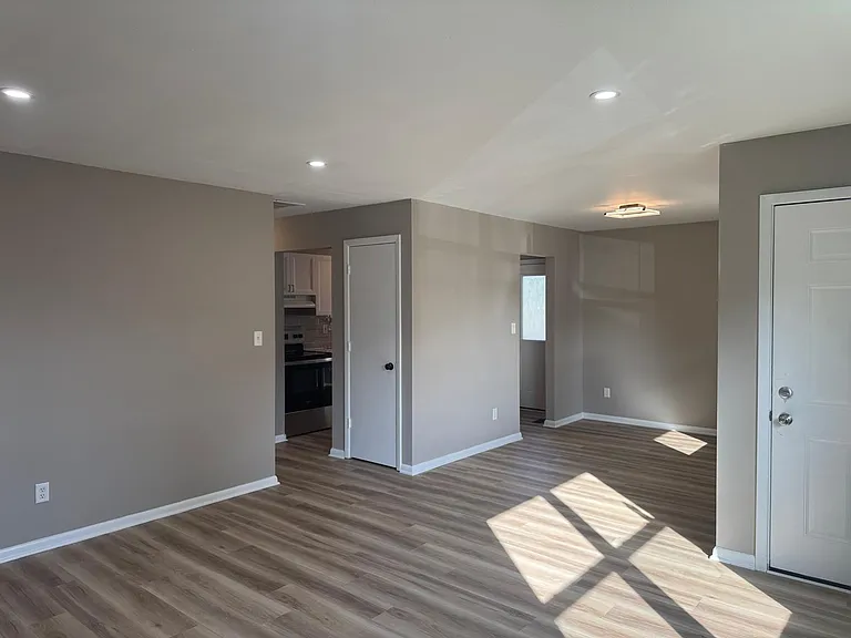 312 E Staat St #314 — Photo 10
