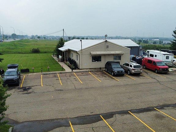 3rd image of 2220 Broadmoor Blvd