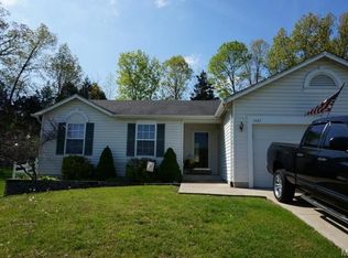 1067 Schumacher Rd, Fenton, MO 63026