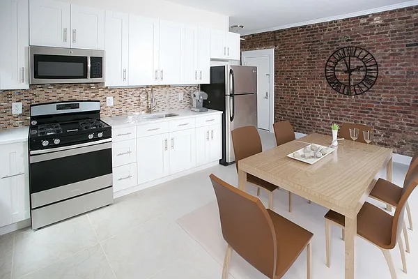 Rented by Evergreen Apartments BK | media 34