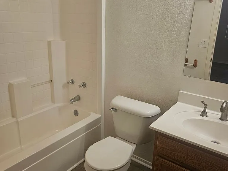 902 Riverfront Dr — Photo 9
