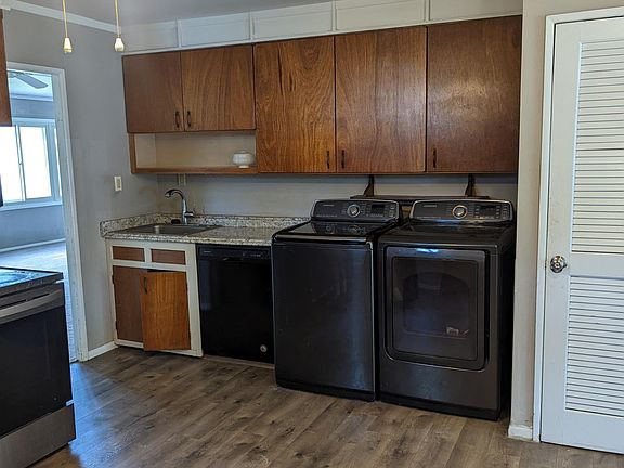 3rd image of 422 Lynn Dr