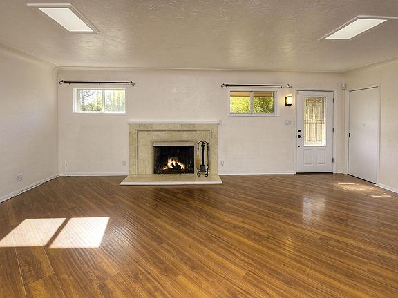 3rd image of 2827 E Monte Vista Dr