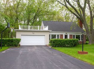 330 W Manor Cir, Bayside, WI 53217