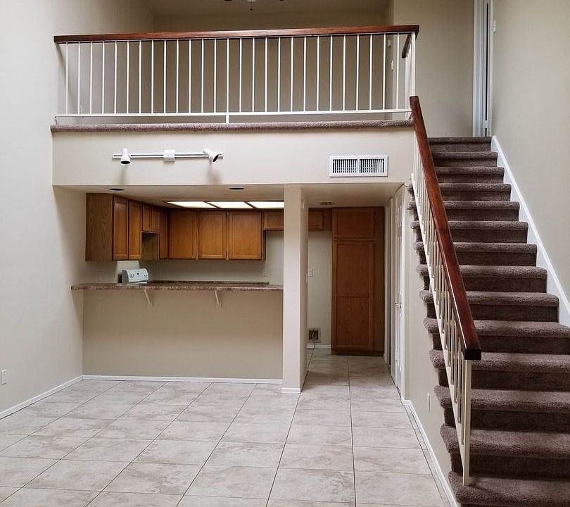 1st image of 25 E Waltann Ln