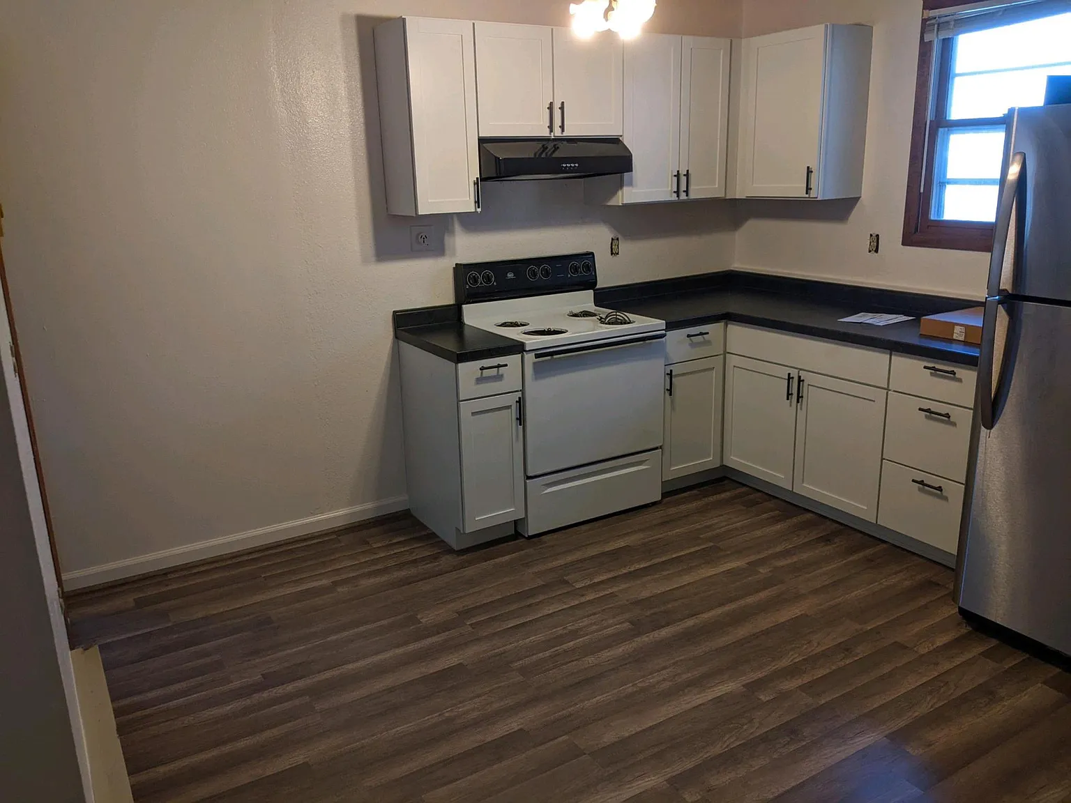 3 bed, 1300 sqft, $1,300 — Photo 1