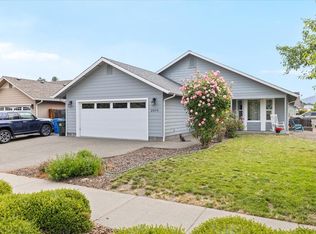 2675 Esther Ln, Grants Pass, OR 97527