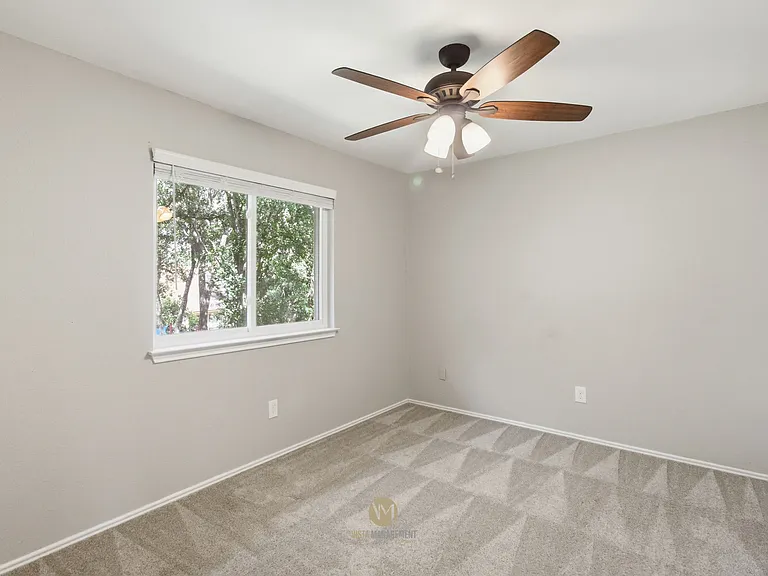 13811 Stone Hollow Dr — Photo 22